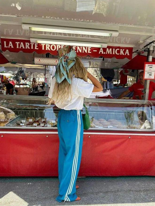 星欧平台官网:彩色阔腿裤正流行,穿出态度才时髦!