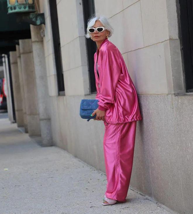 星欧平台官网:彩色阔腿裤正流行,穿出态度才时髦!