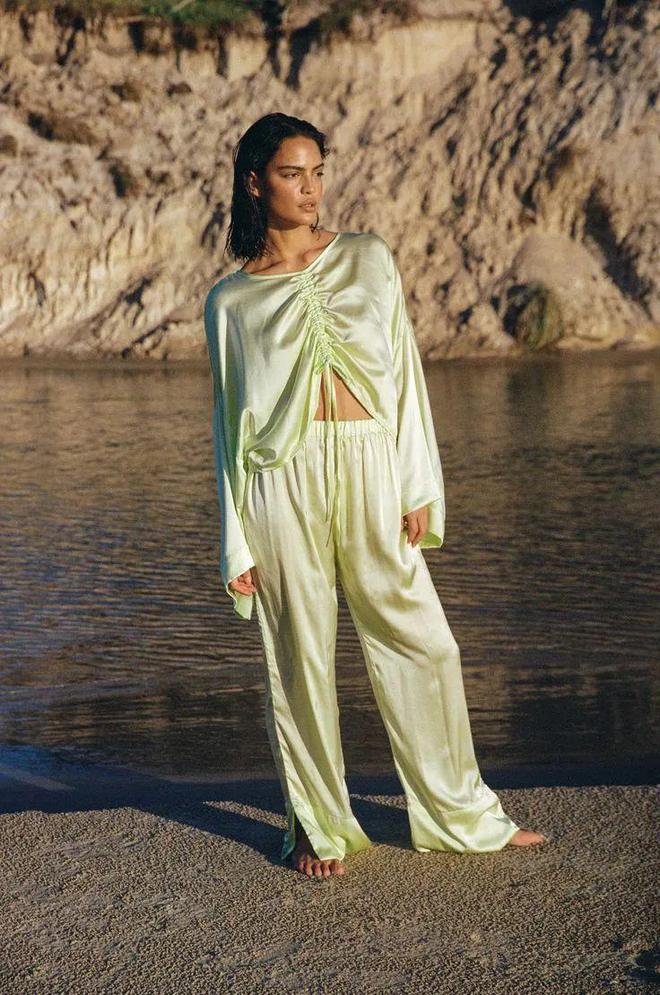 星欧平台官网:彩色阔腿裤正流行,穿出态度才时髦!