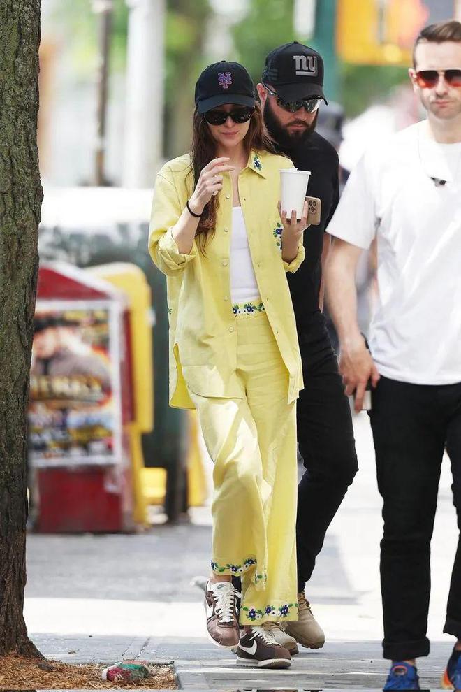 星欧平台官网:彩色阔腿裤正流行,穿出态度才时髦!