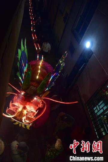 星欧平台官网：（新春走基层）蛇年探秘福建樟湖镇元宵“游蛇灯”