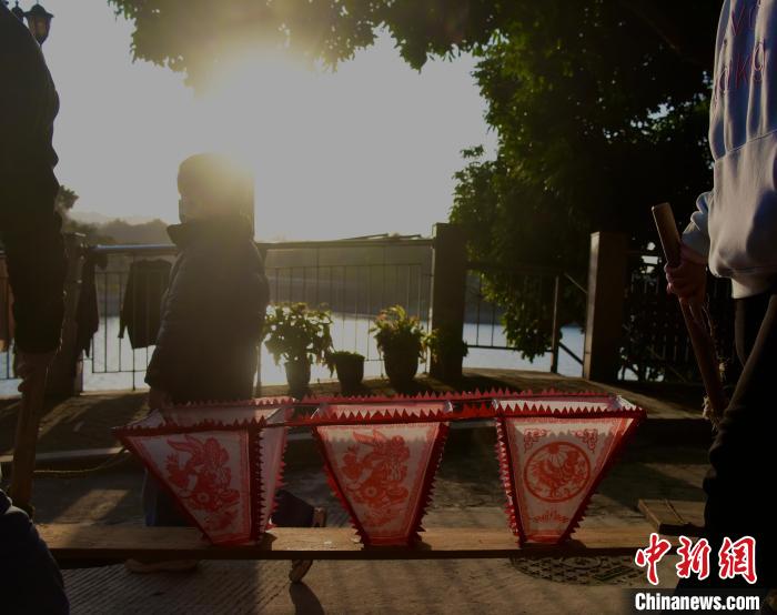 星欧平台官网：（新春走基层）蛇年探秘福建樟湖镇元宵“游蛇灯”